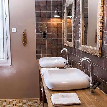Oda ve Kahvaltı O'palmier Cache 4*